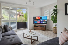 Urban Serenity 2BR with Balcony Parking Sydney